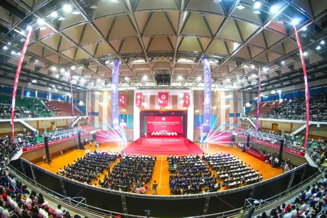 【2026年06月17日】肇庆学院举行2026届毕业典礼暨学位授予仪式